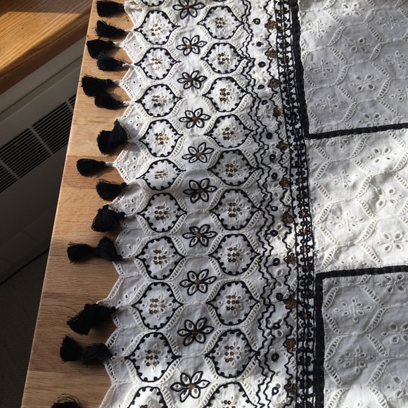 *SOLD* Hemant & Nandita Aditya embroidered tunic - Picture 4 of 6